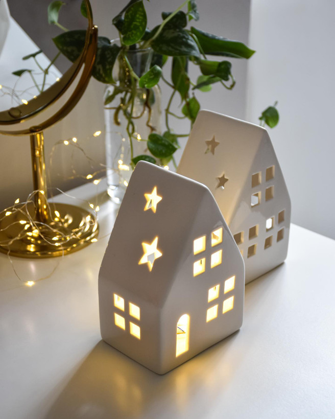 کلبه دکوراتیو جنس سرامیک دو تا باطری میخوره 