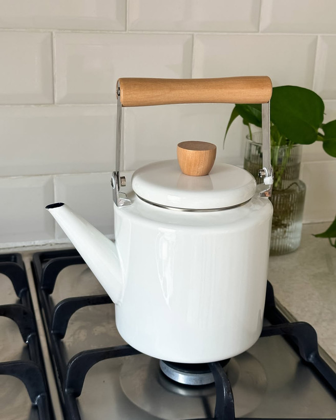 کتری لعابی با دسته چوبی با حجم ۲/۵لیتر