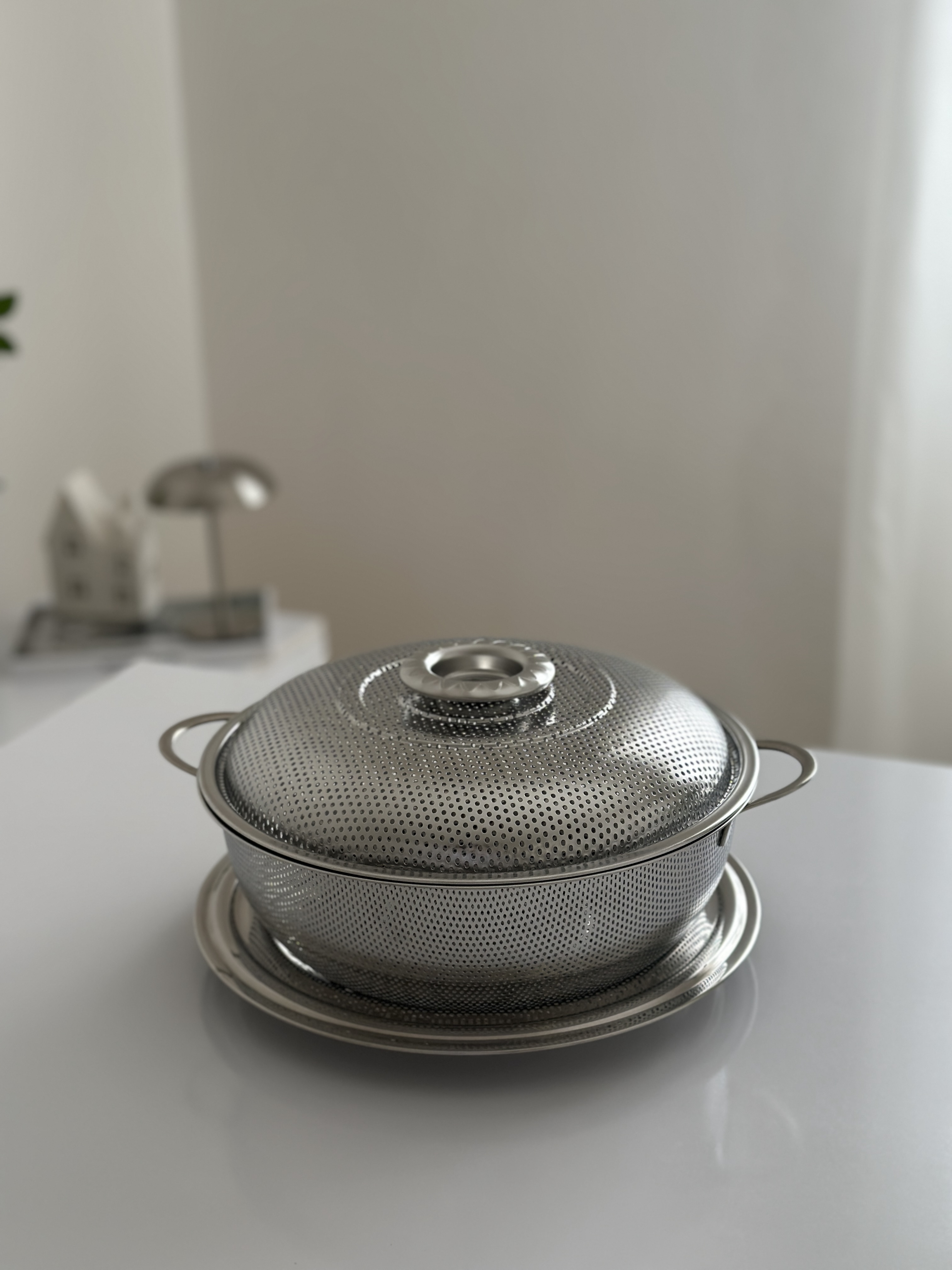 آبکش استیل درب دار بهمراه سینی زیر قطر ۲۶سانت